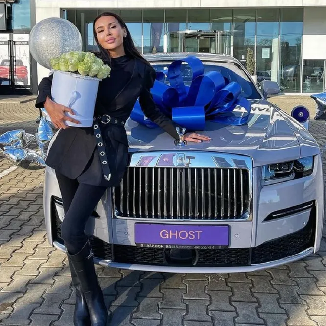 Джиган подарил Самойловой машину за 30 миллионов рублей